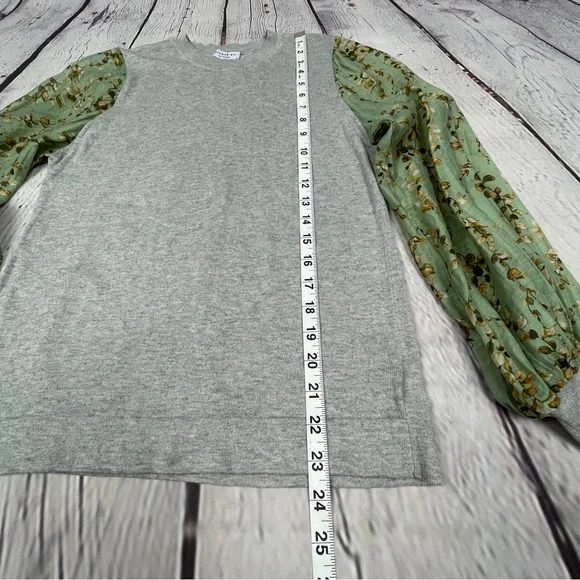 CURRENT AIR gray knit top with floral lightweight balloon sleeves, size S - Picture 12 of 16